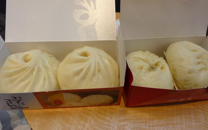 551 蓬莱的豚まん,裝在紅白相間的紙盒裡