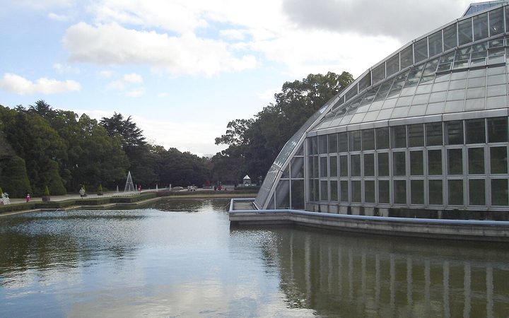 京都府立植物園的溫室與水池