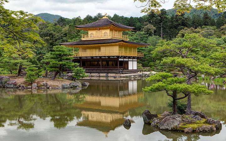 金閣寺與鏡湖池的倒影
